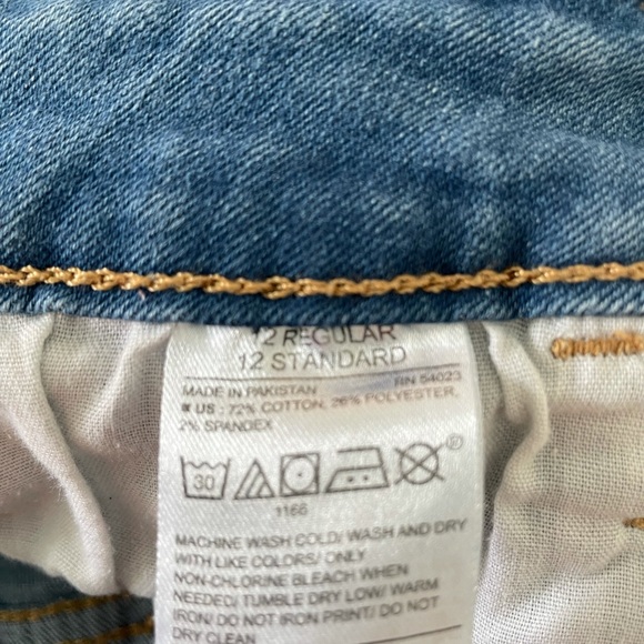 Mid-Rise Medium Wash Jeans - Picture 3 of 3